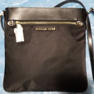 Authentic  Michael Kors Croosbody 💗HOST PICK💗